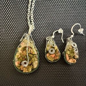 Green and Silver Nature-Inspired Necklace with Organic Design